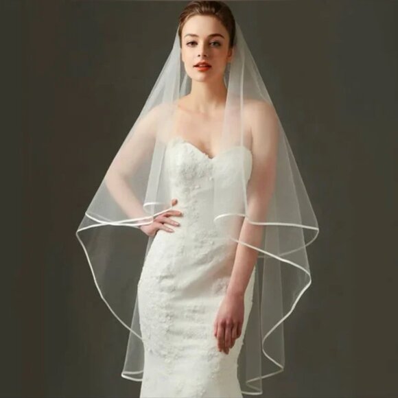 Satin Trim Knee Length Wedding Veil main image 4